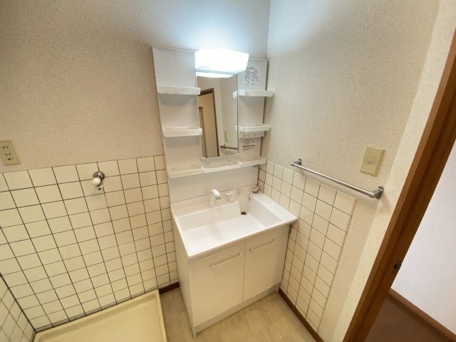 洗面設備　小物トレイのたくさんあるシャンプードレッサー♪