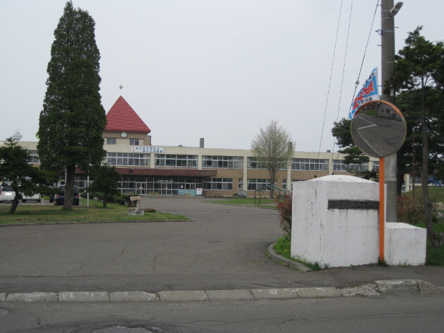 小学校　滝川市立西小学校（小学校）まで1081m