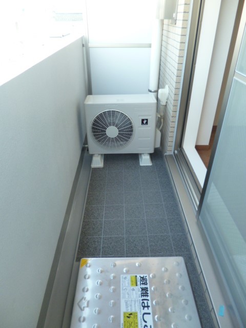 バルコニー　弊社は全物件が仲介手数料半月分+税でご紹介可能です。