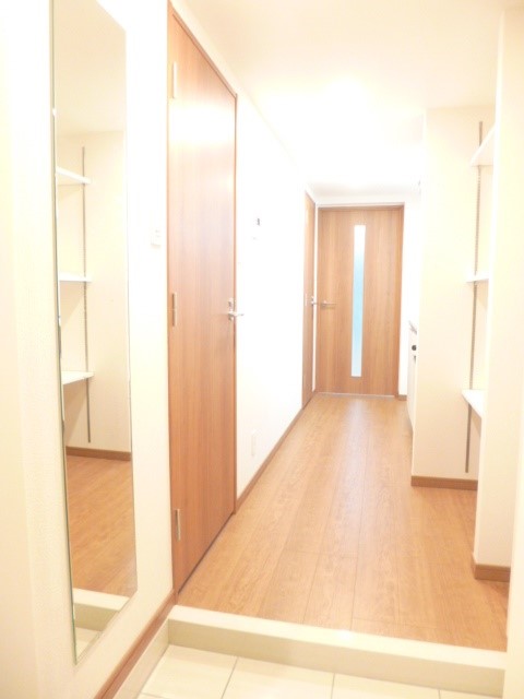 玄関　弊社は全物件が仲介手数料半月分+税でご紹介可能です。
