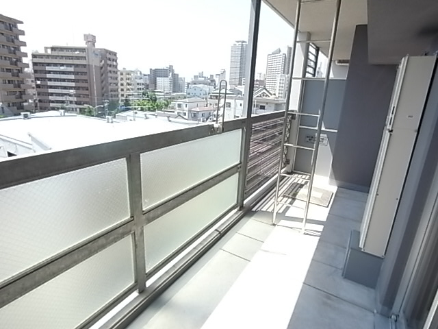 バルコニー　リビングと洋室を繋ぐベランダ