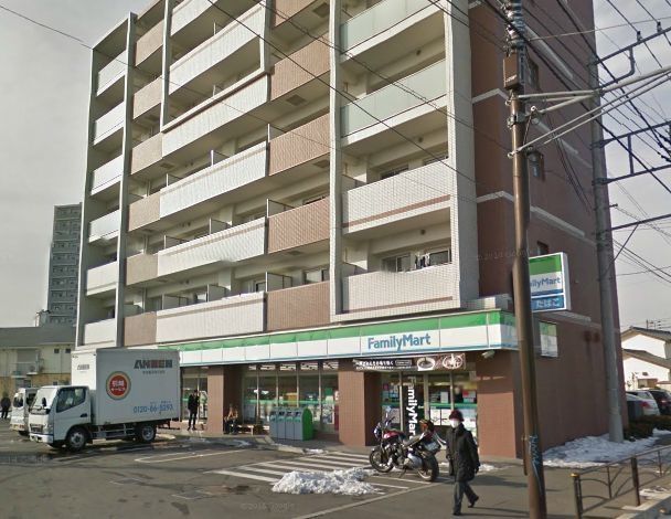 コンビニ　ファミリーマート辻堂神台店（コンビニ）まで287m