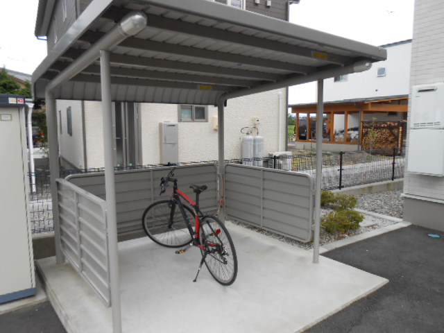 駐車場　駐輪場（共用）完備