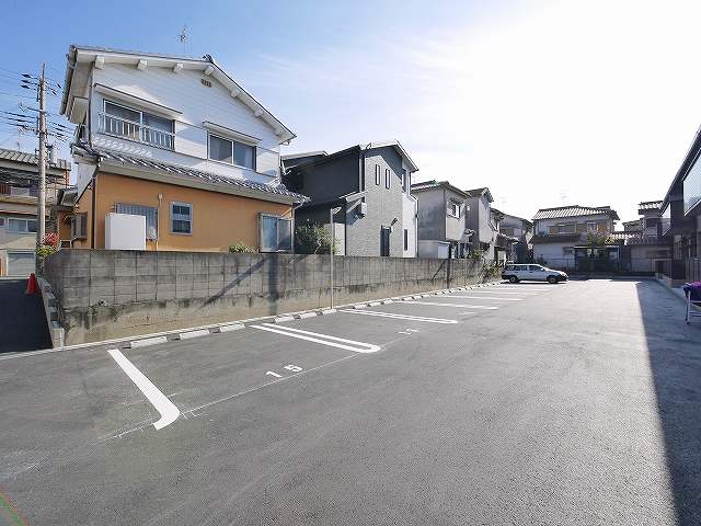 駐車場　駐車場に車を止められます