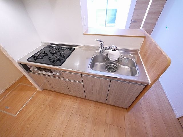 キッチン　３口コンロのシステムキッチンです