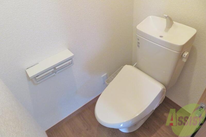 トイレ　温水機能トイレが付いていて毎日快適に使えるね。