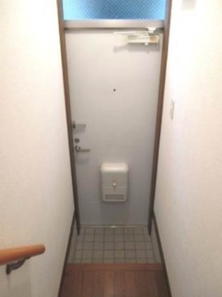 玄関　※別部屋の参考写真です。