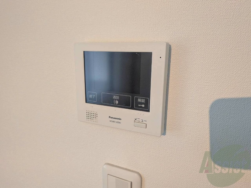 セキュリティ　ＴＶモニター付インターホンです。来客者の顔が見えるので安心！