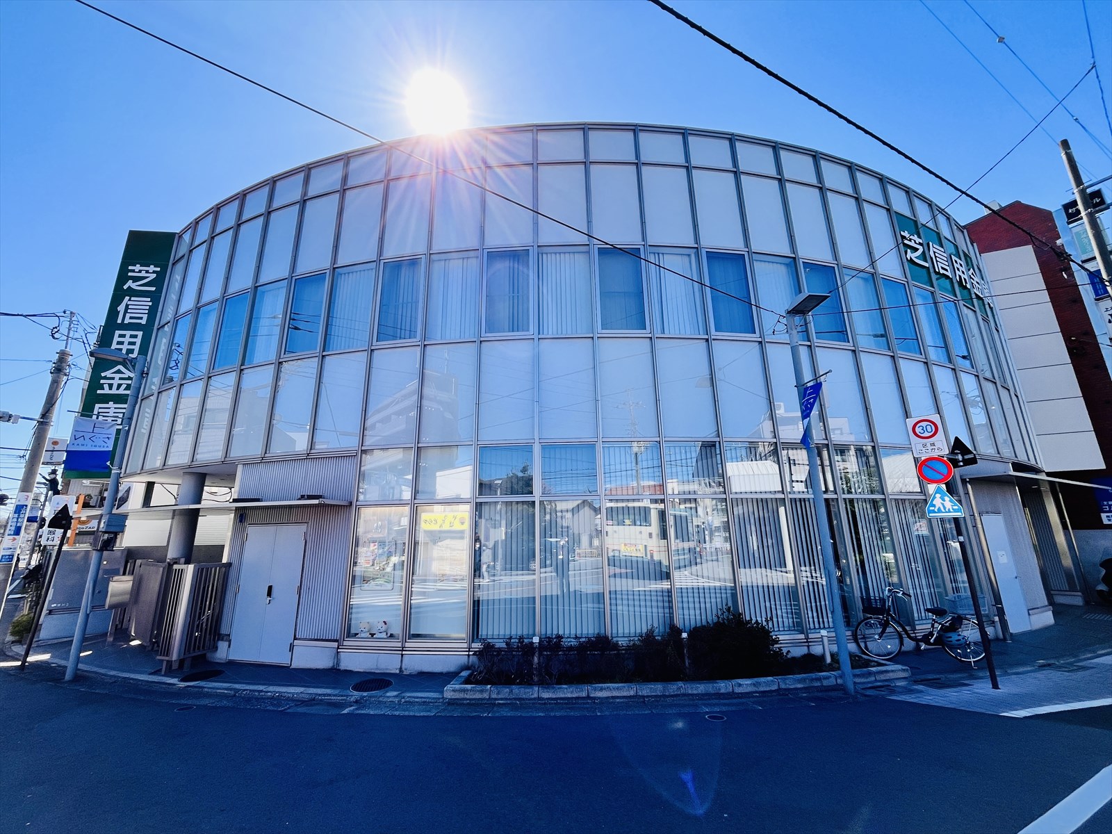 銀行　芝信用金庫上井草支店（銀行）まで573m