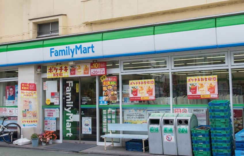 コンビニ　ファミリーマート 文京向丘二丁目店（コンビニ）まで449m