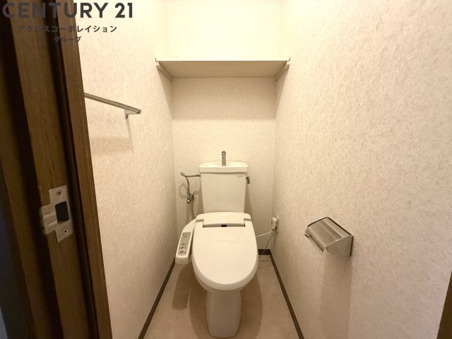 トイレ　温水洗浄便座付きのトイレです♪
