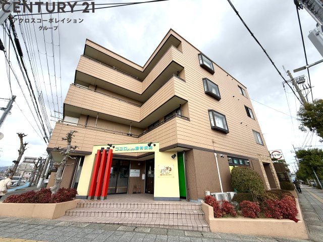 建物外観　宅配ボックス付きで不在時にも便利♪