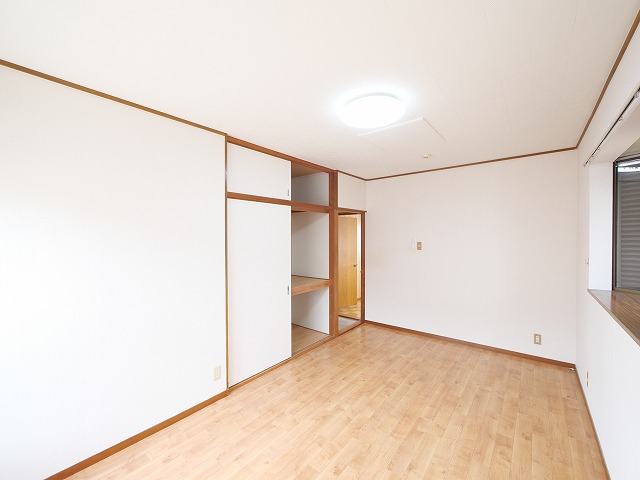 その他部屋・スペース　開放的な寝室です