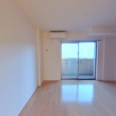 居室・リビング　※別部屋の参考写真です。