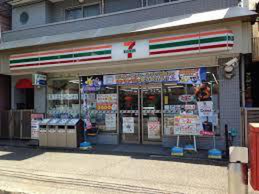 コンビニ　セブンイレブン横浜大口仲町店（コンビニ）まで318m
