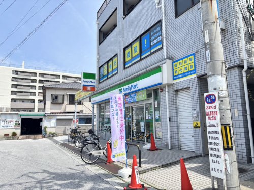 コンビニ　ファミリーマート 久米田駅前店（コンビニ）まで330m