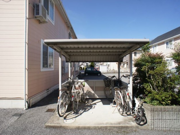 その他共有部分　屋根付きの駐輪場があります♪