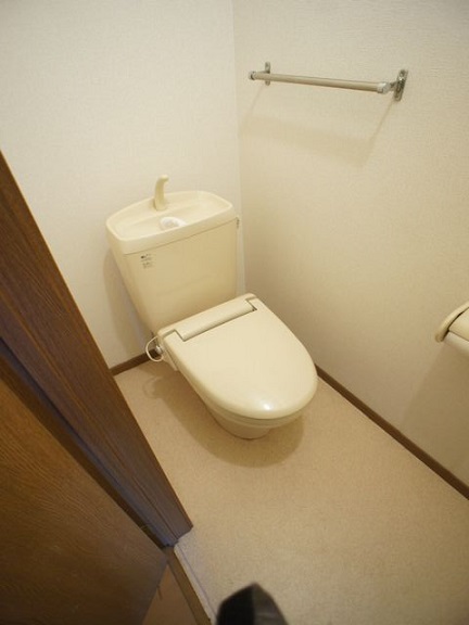 トイレ　洋式の水洗トイレです♪