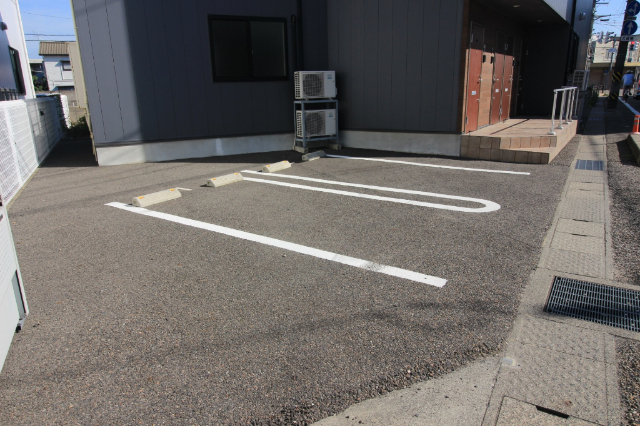 駐車場　敷地内駐車場
