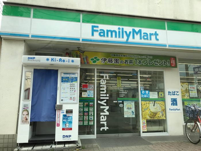 コンビニ　ファミリーマート（コンビニ）まで130m