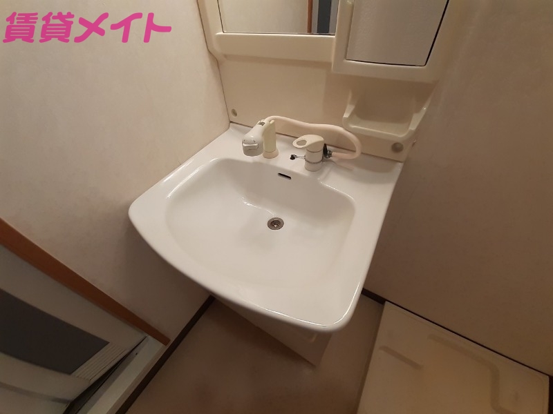 洗面設備　別部屋参考写真です