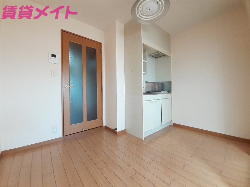 居室・リビング　別部屋参考写真です
