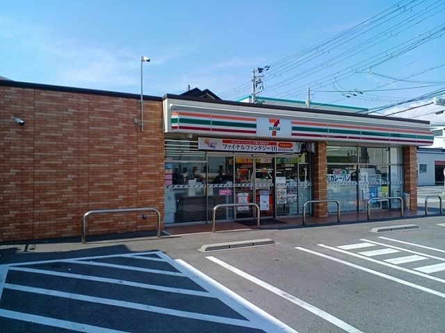 コンビニ　セブンイレブン様（コンビニ）まで650m