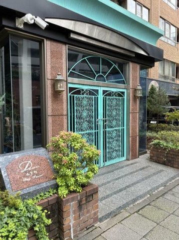 エントランス　お洒落な建物デザイン♪
