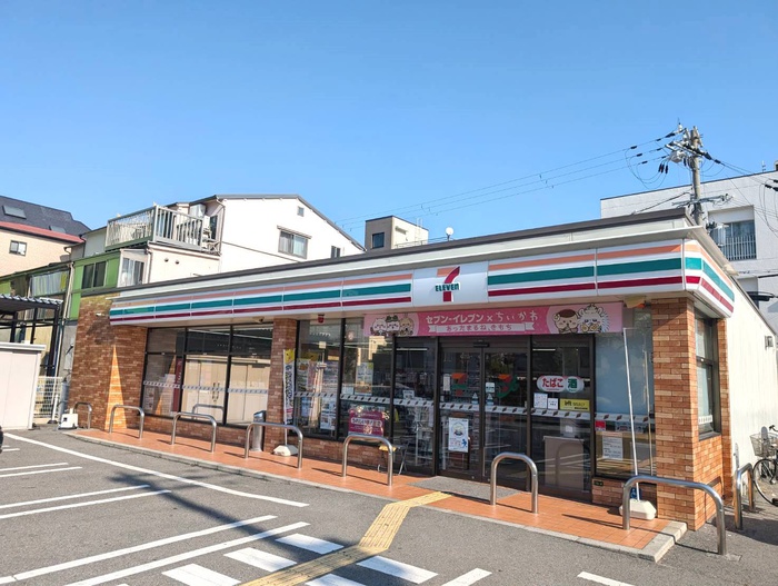 コンビニ　セブンイレブン（コンビニ）まで179m