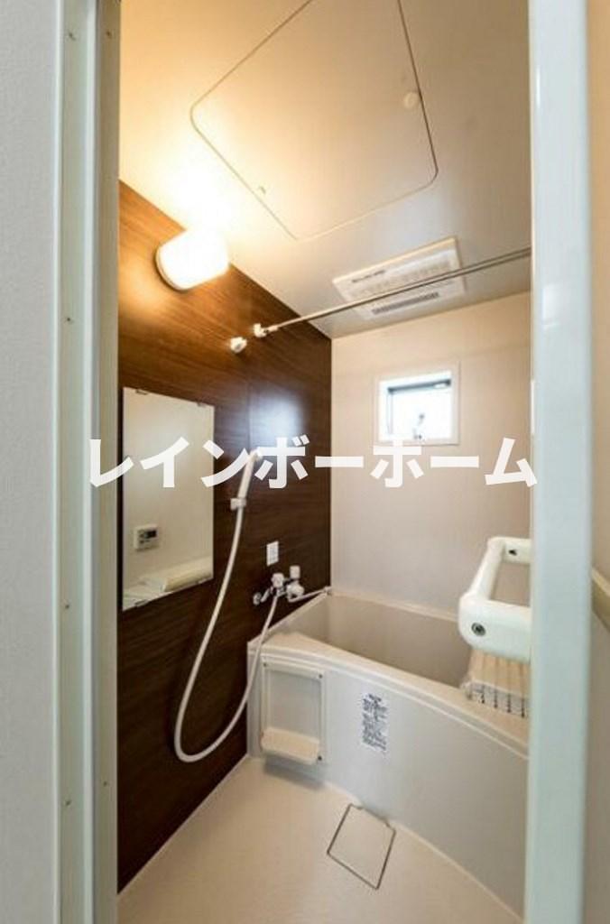 バス・シャワールーム　コンパクトで使いやすいお風呂です