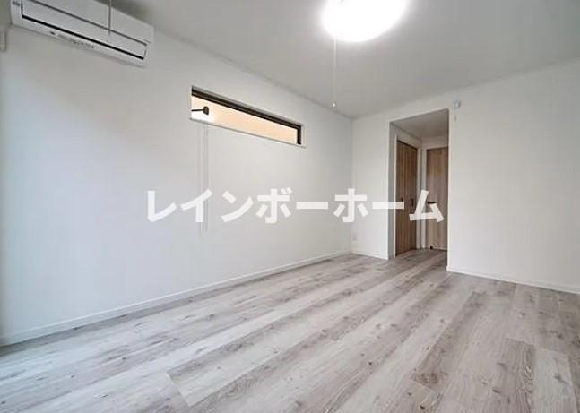 その他部屋・スペース　広くて明るい寝室