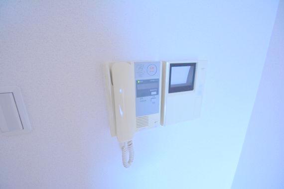 セキュリティ　TVモニターホンで来客が誰か確認してから開けて下さいね