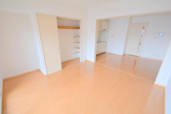 その他部屋・スペース　朝には心地よい光が差し込む、このお部屋でお休みください。