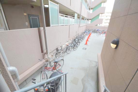 駐車場　敷地内には入居者専用の駐輪スペースもあります。