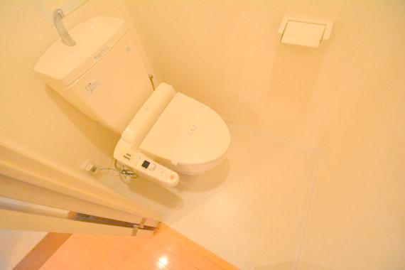 トイレ　綺麗なトイレにはウォシュレット標準装備です。