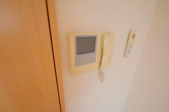 セキュリティ　TVモニターホンで来客が誰か確認してから開けて下さいね