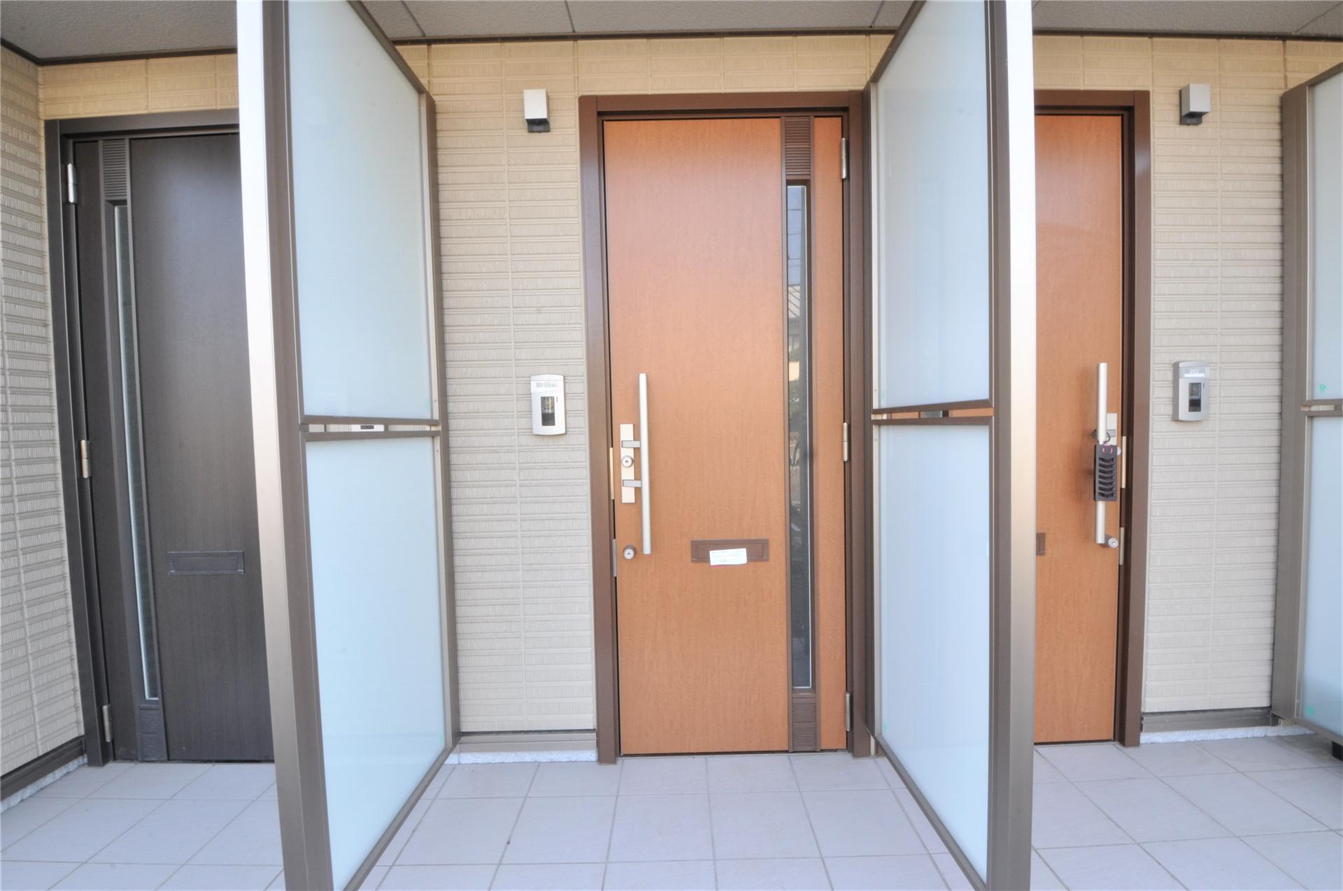玄関　玄関　　※203号室参照。（反転間取りタイプ）