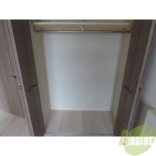 収納　寝室の収納です。部屋がすっきり片付きます。