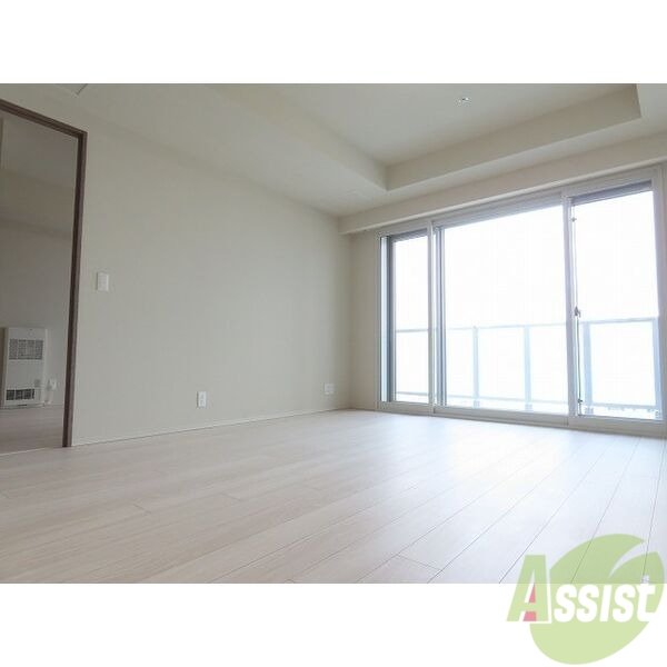 居室・リビング　広くてキレイなお部屋が広がっていて、充実した生活が送れそう。