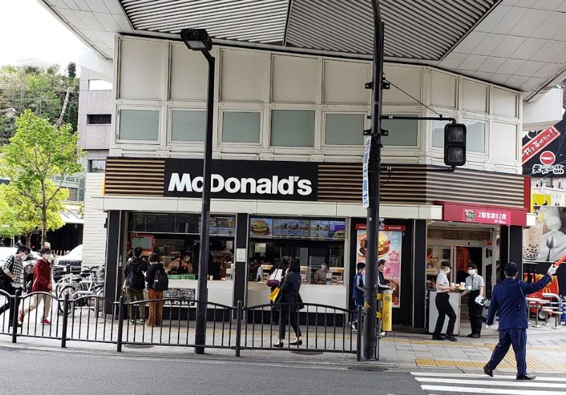 飲食店　マクドナルド なんばパークス前店（飲食店）まで680m