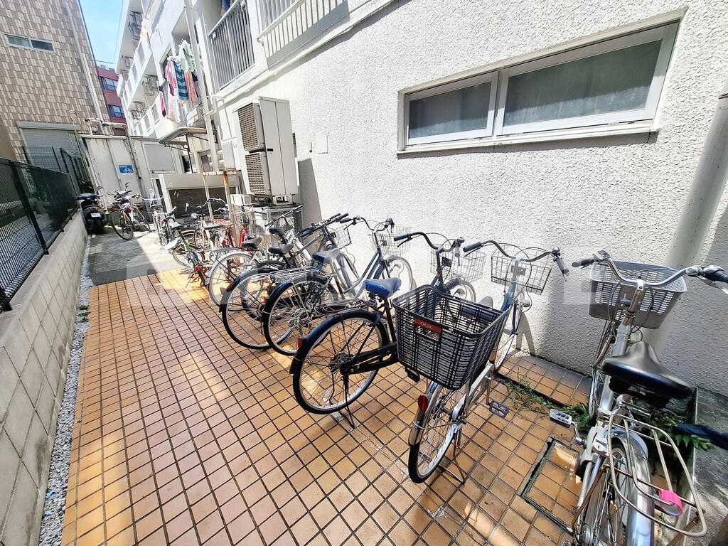 その他共有部分　駐輪場、敷地内ゴミ置き場あり