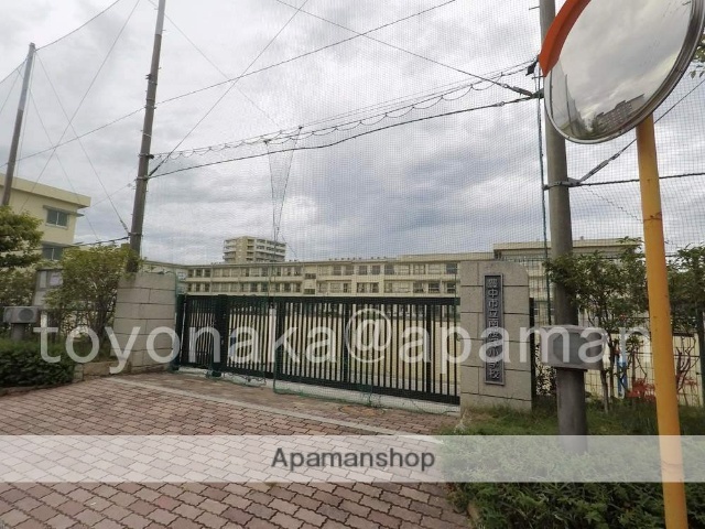小学校　南桜塚小学校（小学校）まで2422m