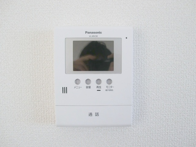 セキュリティ　ＴＶモニター付インターホン採用。