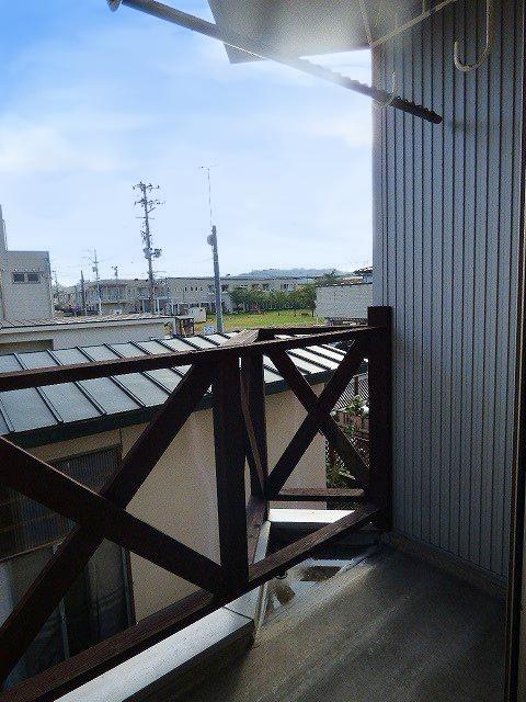 バルコニー　日当たり良好な南向きのバルコニー