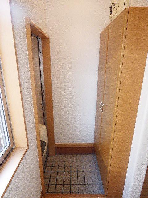 玄関　大きいシューズクローゼットが魅力的な玄関