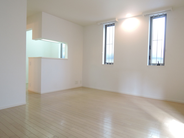 居室・リビング　★明るいフローリングの角部屋です★