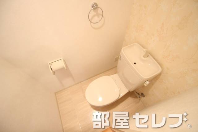 トイレ　綺麗で清潔感ありますね。写真は他号室です