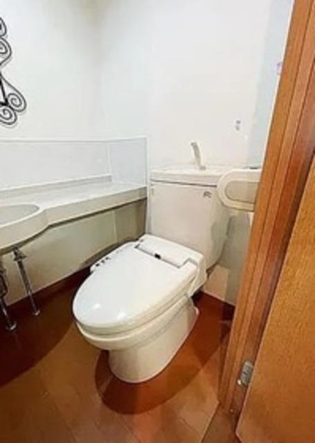 トイレ　同仕様の別部屋画像