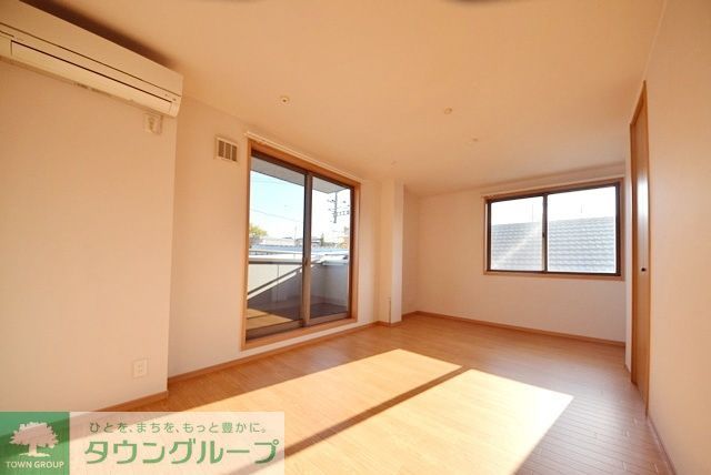 居室・リビング　２面採光で明るいお部屋です。