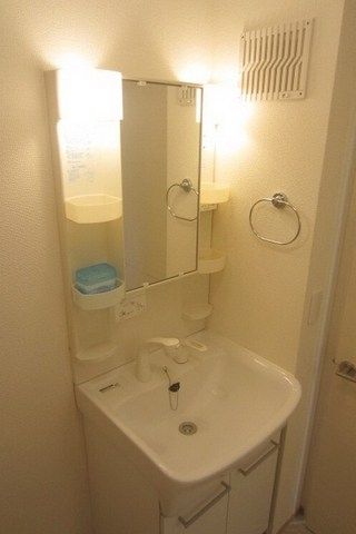 洗面設備　独立洗面台は便利ですよ。